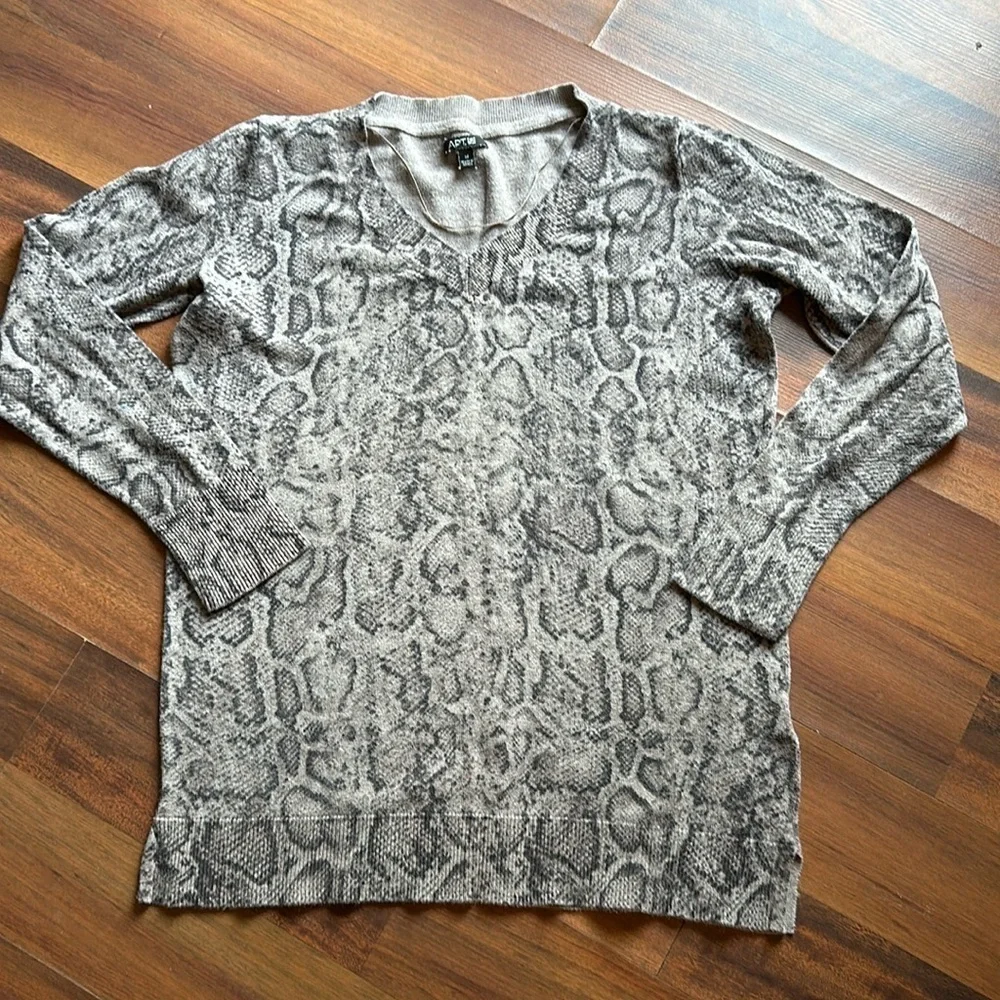 Apt 9 Snake Skin Printed Sweater Size Medium